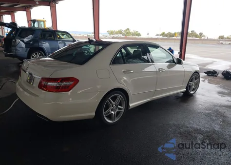 2013 Mercedes-Benz E 350 z USA, uszkodzony, nr VIN WDDHF5KB3DA766288